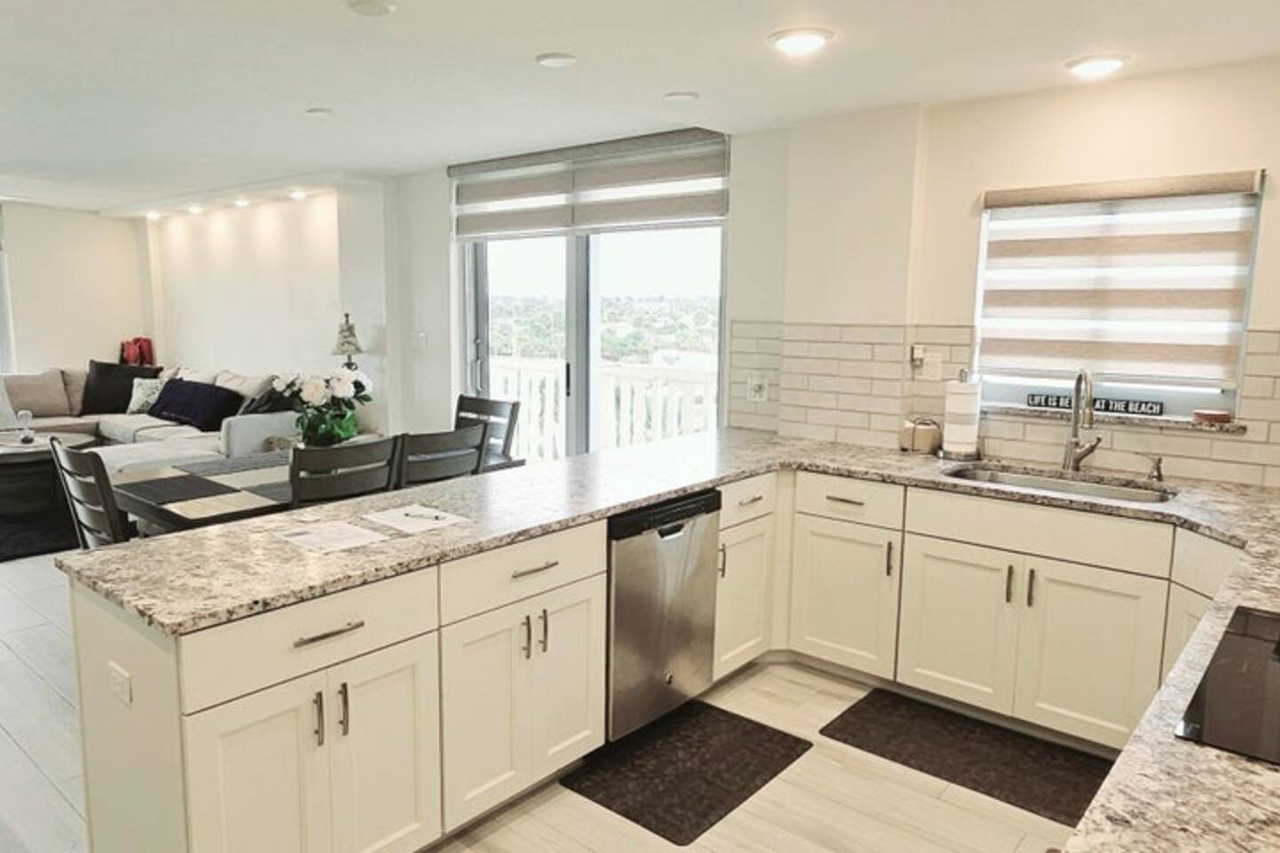 Stylish beach condo 2 bed 2 bath panoramic balcony