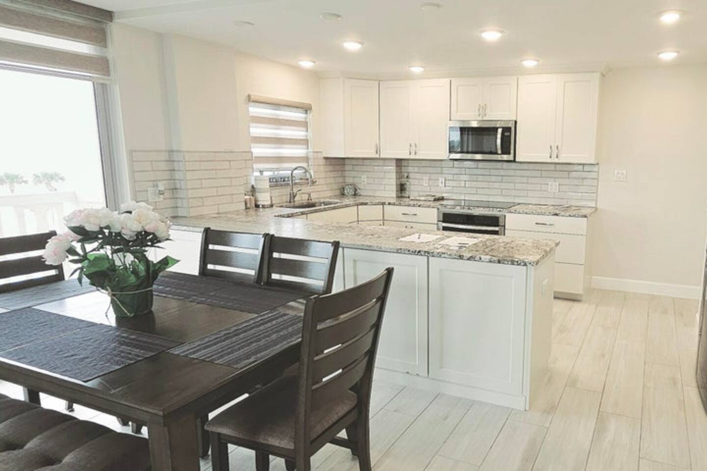 Stylish beach condo 2 bed 2 bath panoramic balcony