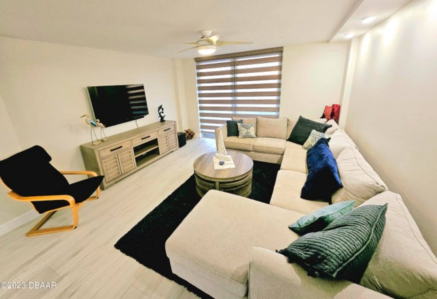 Stylish beach condo 2 bed 2 bath panoramic balcony