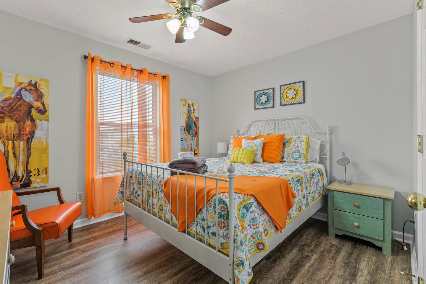 7 Miles to Horse Park/ King Size