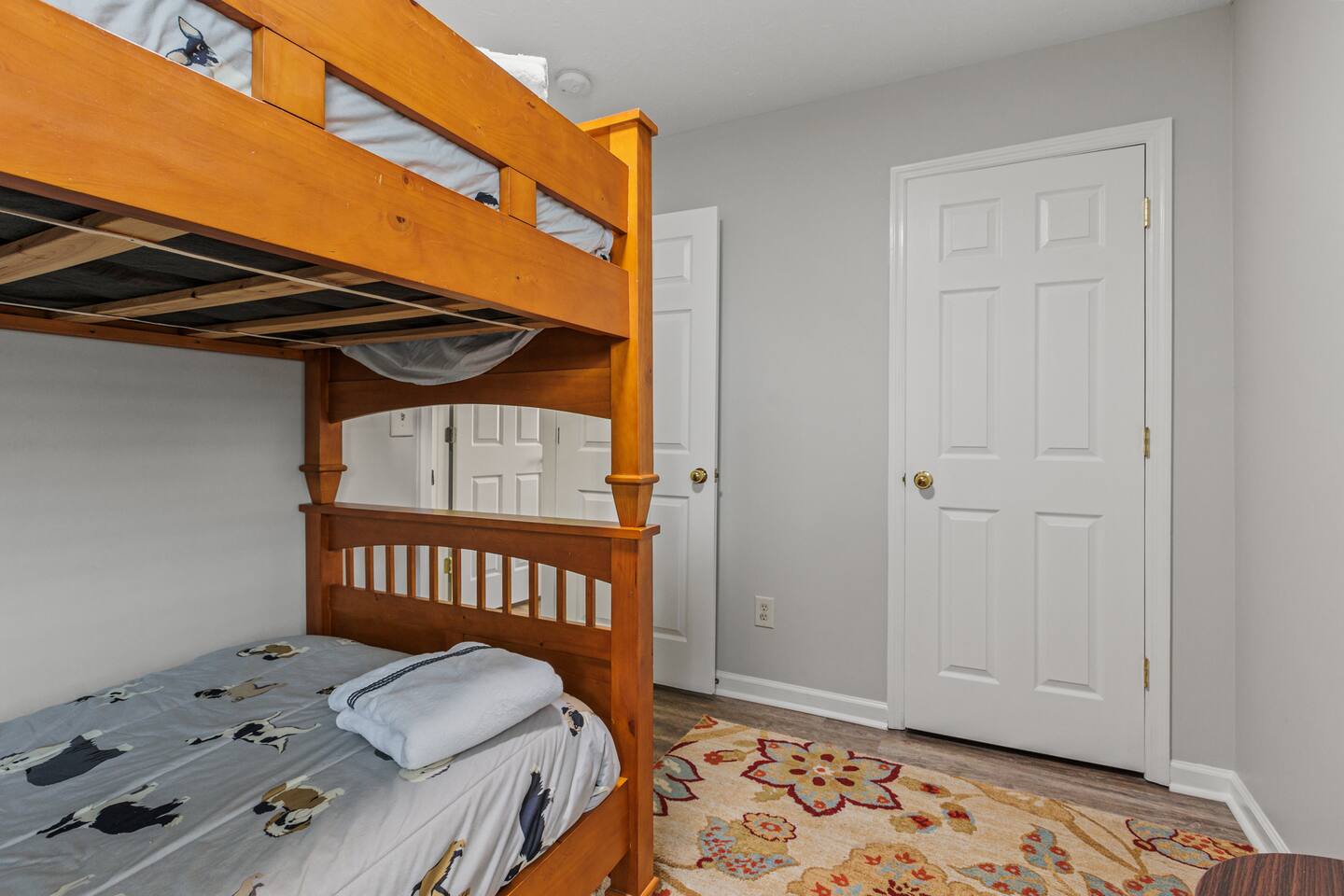 7 Miles to Horse Park/ King Size