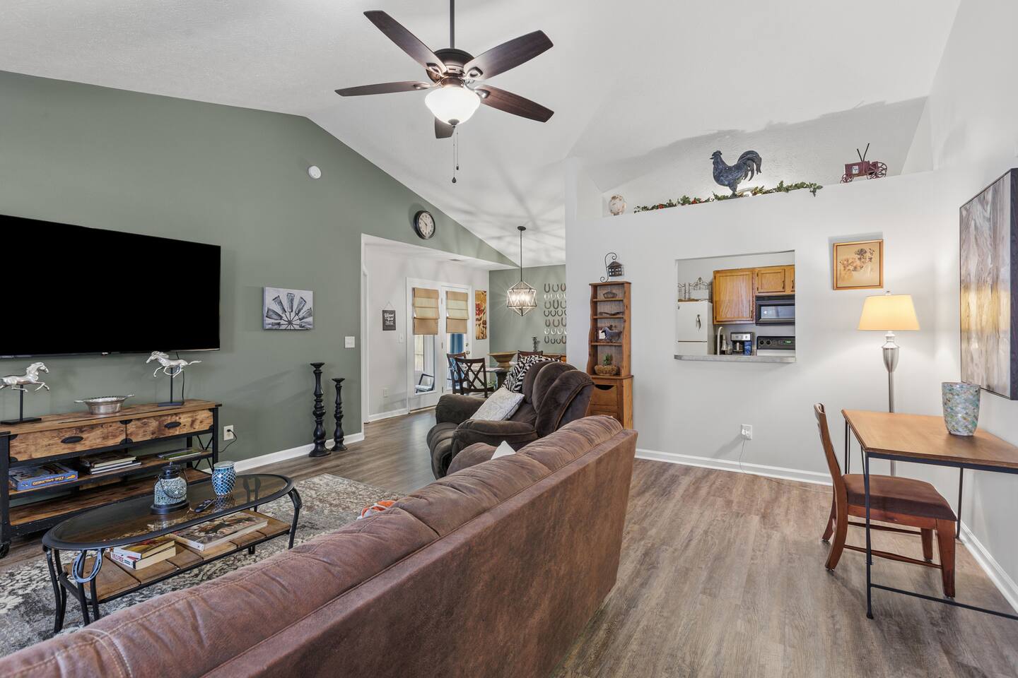 7 Miles to Horse Park/ King Size