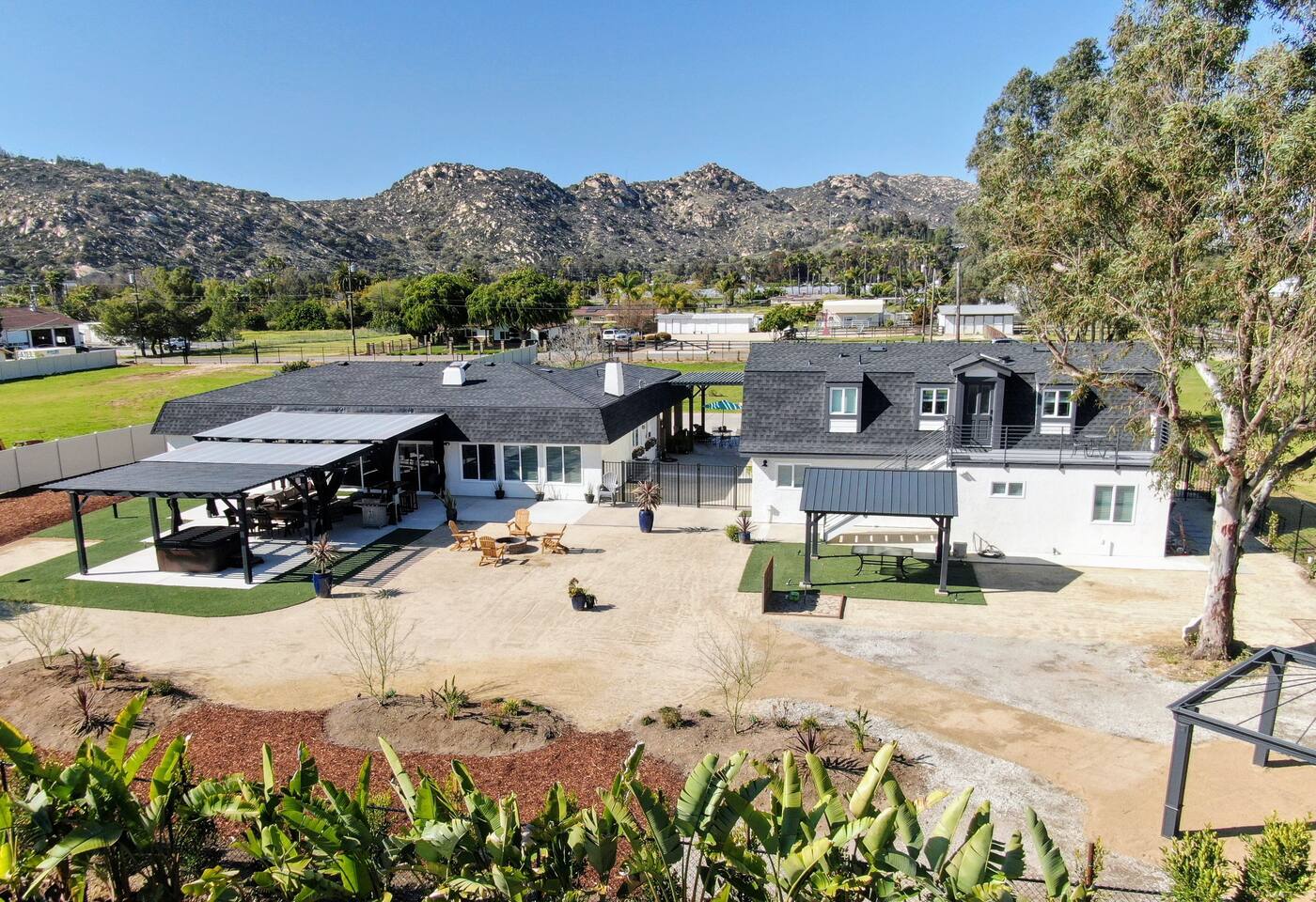 Rainbow Canyon Retreat — Spa, Fire Pit, Games Room