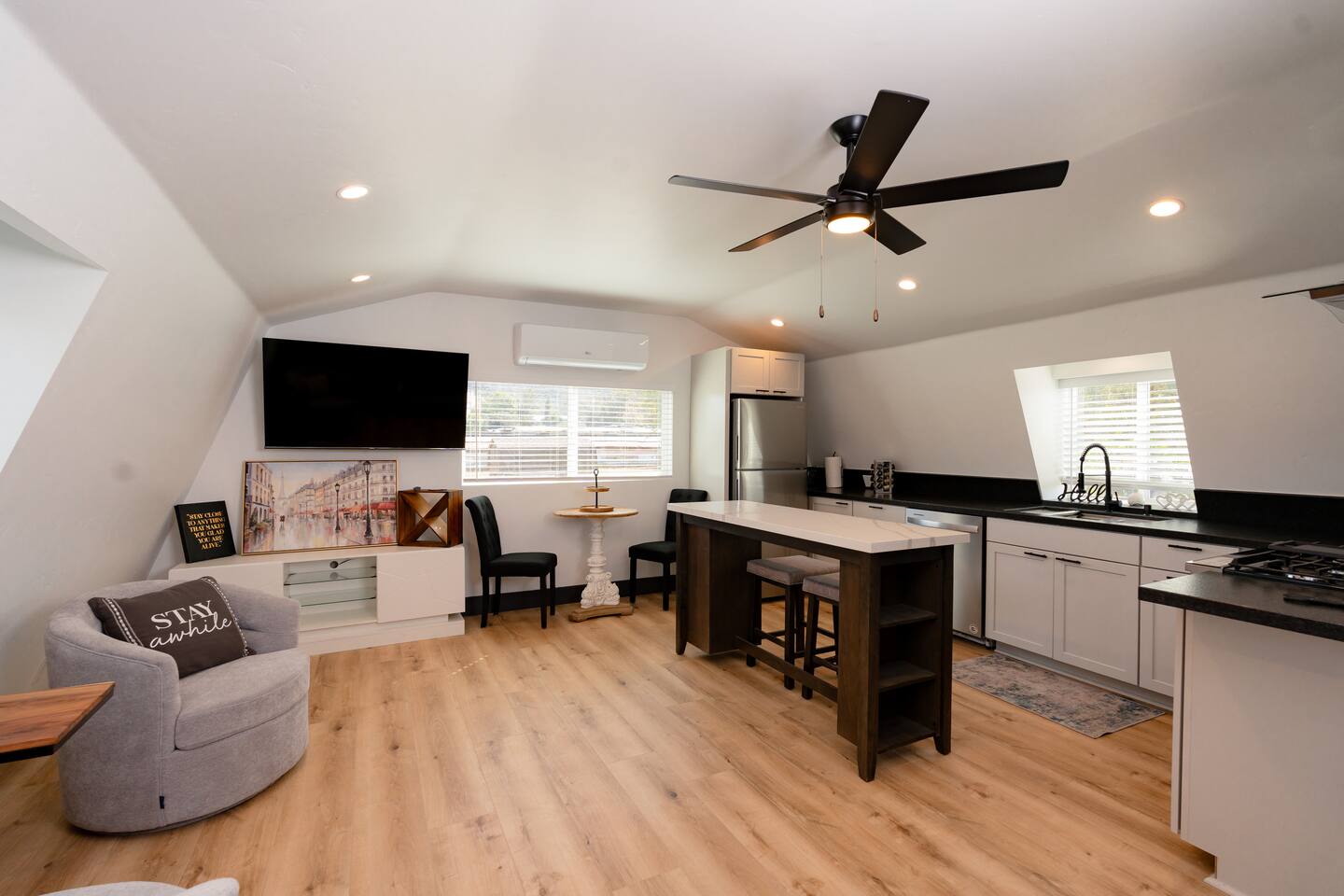 Rainbow Canyon Retreat: Spa, Fire Pit, Games Room