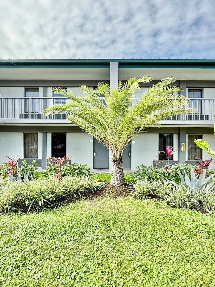 !WATER FRONT HOTEL-POOL/GYM/BOAT RENTALS/WI-FI/RESTAURANT!