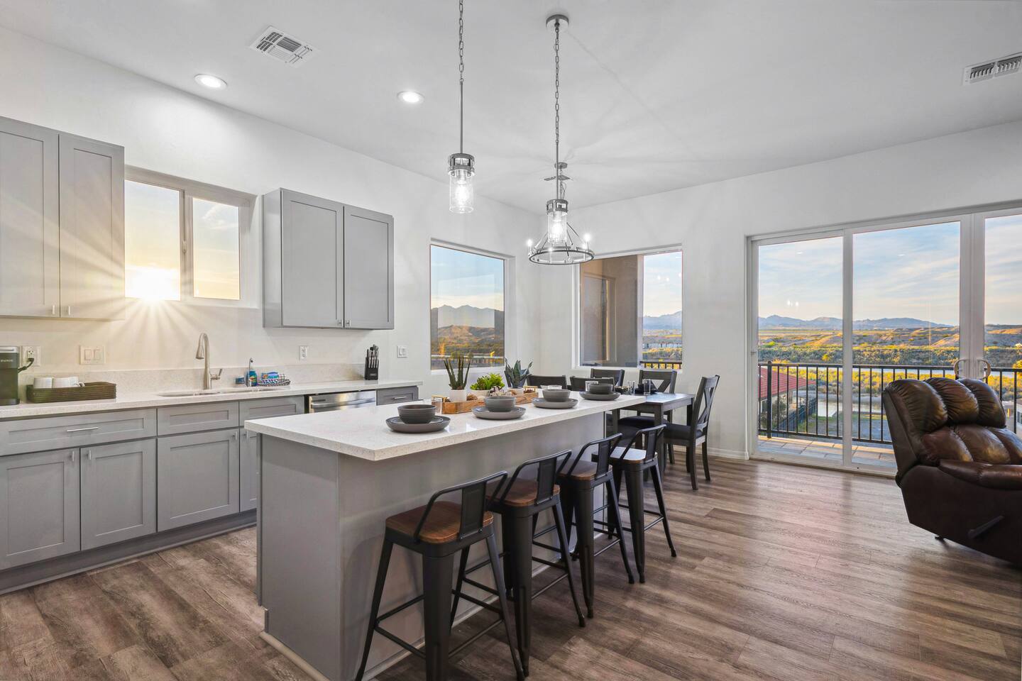 New-build | 2bd | 2ba | Sleeps 10 | Water Views