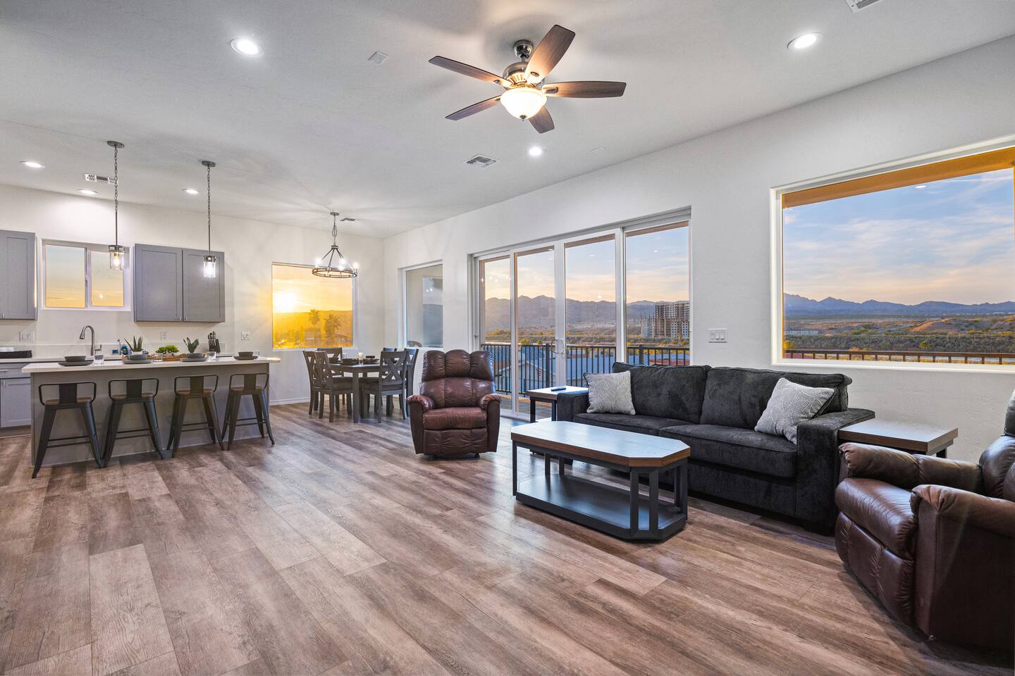 New-build | 2bd | 2ba | Sleeps 10 | Water Views
