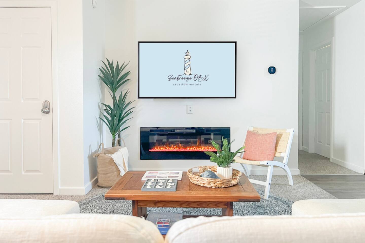 2 Mi to Beach | Light & Bright King Bed | Pets OK