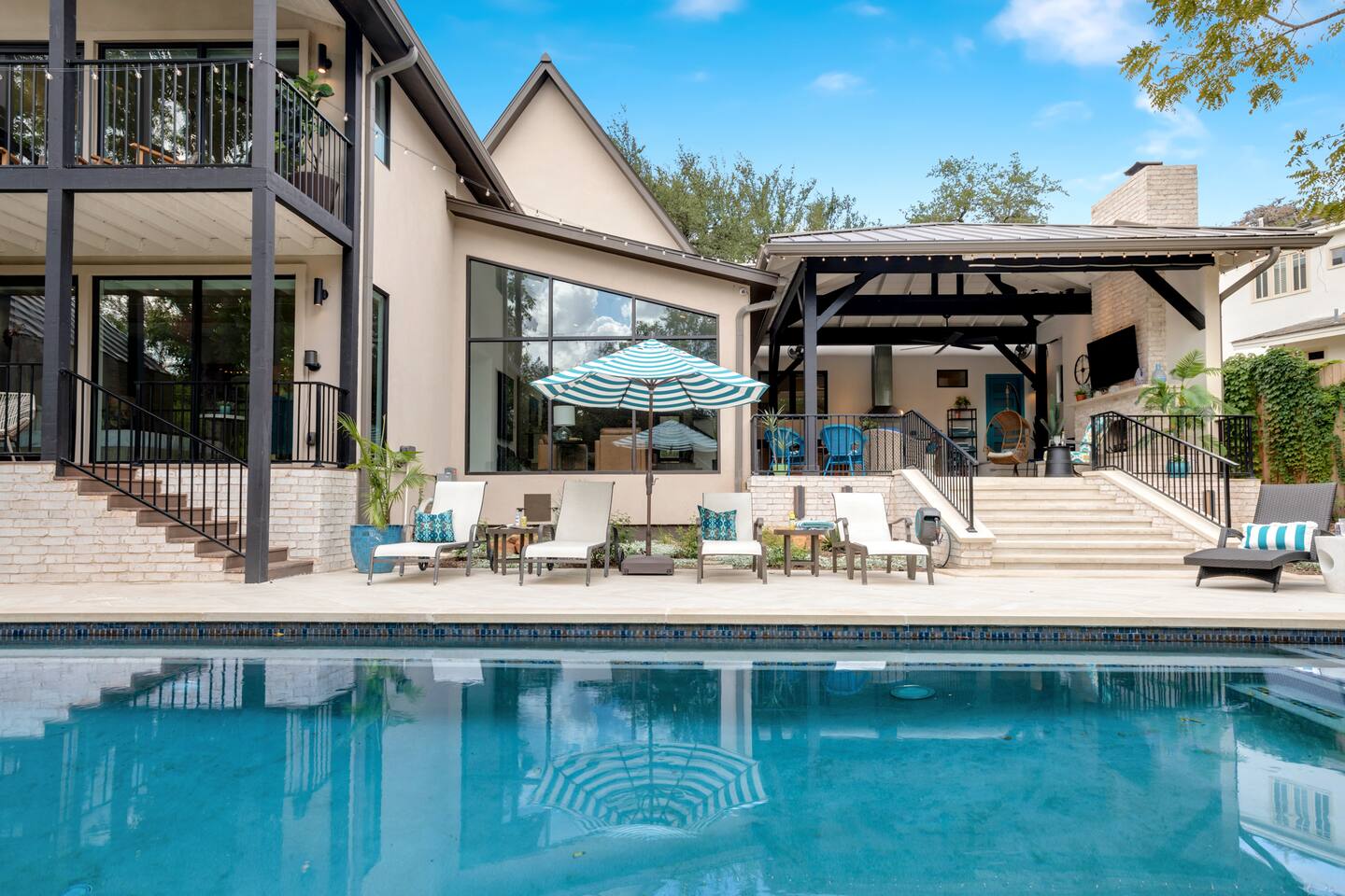 Luxury Home, Pool & Outdoor Living, 8 Min to DT