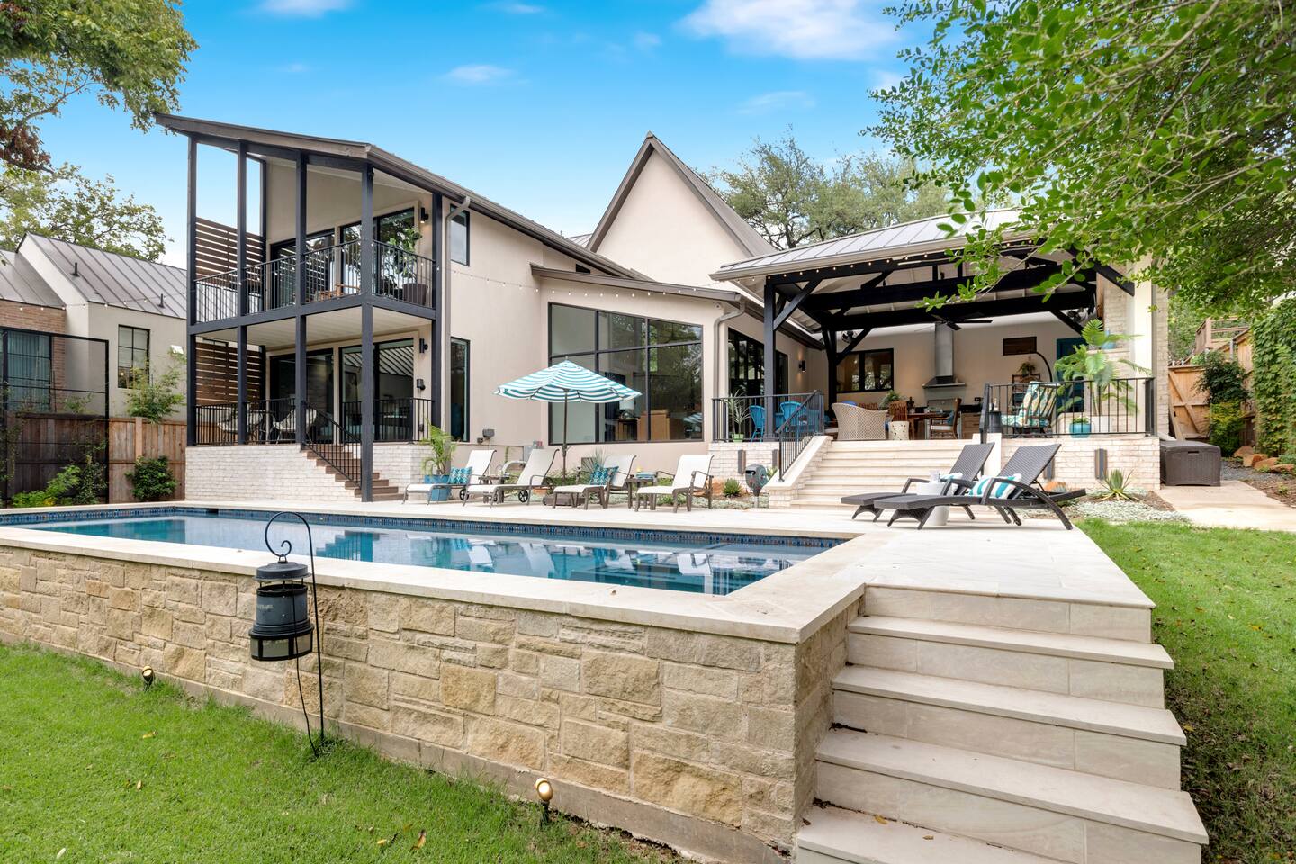 Luxury Home, Pool & Outdoor Living, 8 Min to DT