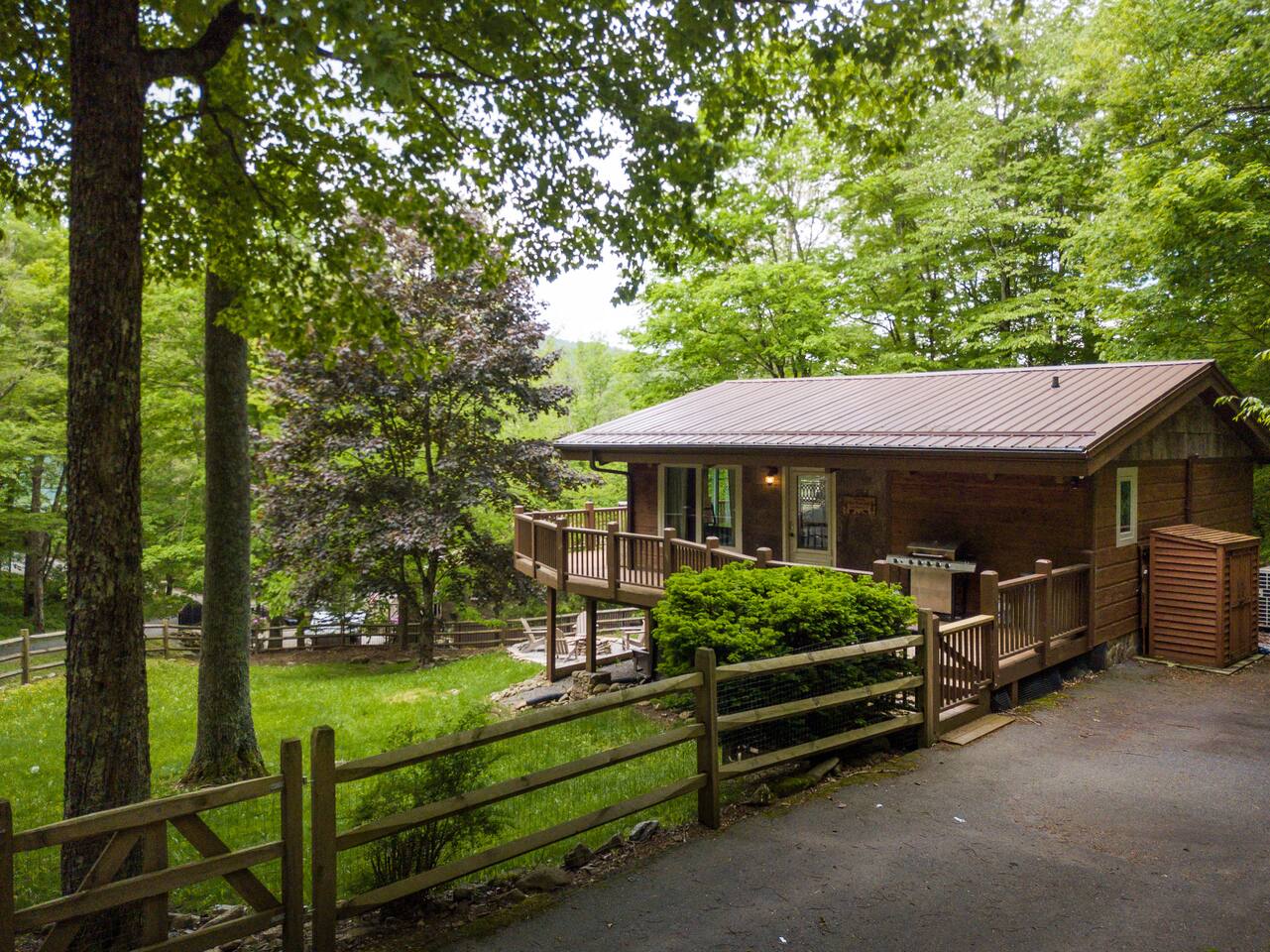 Luxury Sugar Mountain Cabin • Hot Tub & Fire Pit