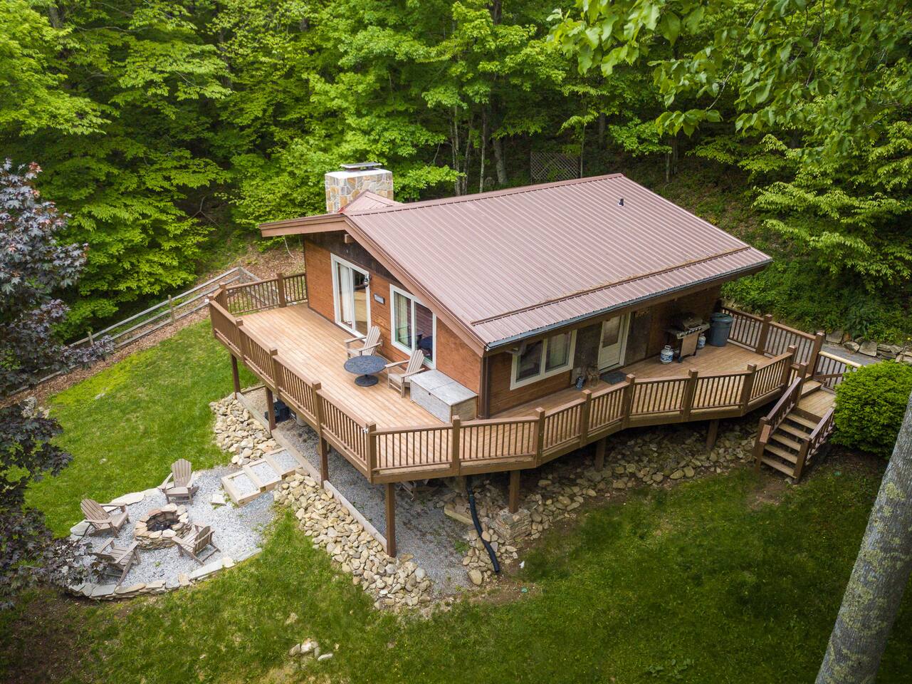 Luxury Sugar Mountain Cabin • Hot Tub & Fire Pit