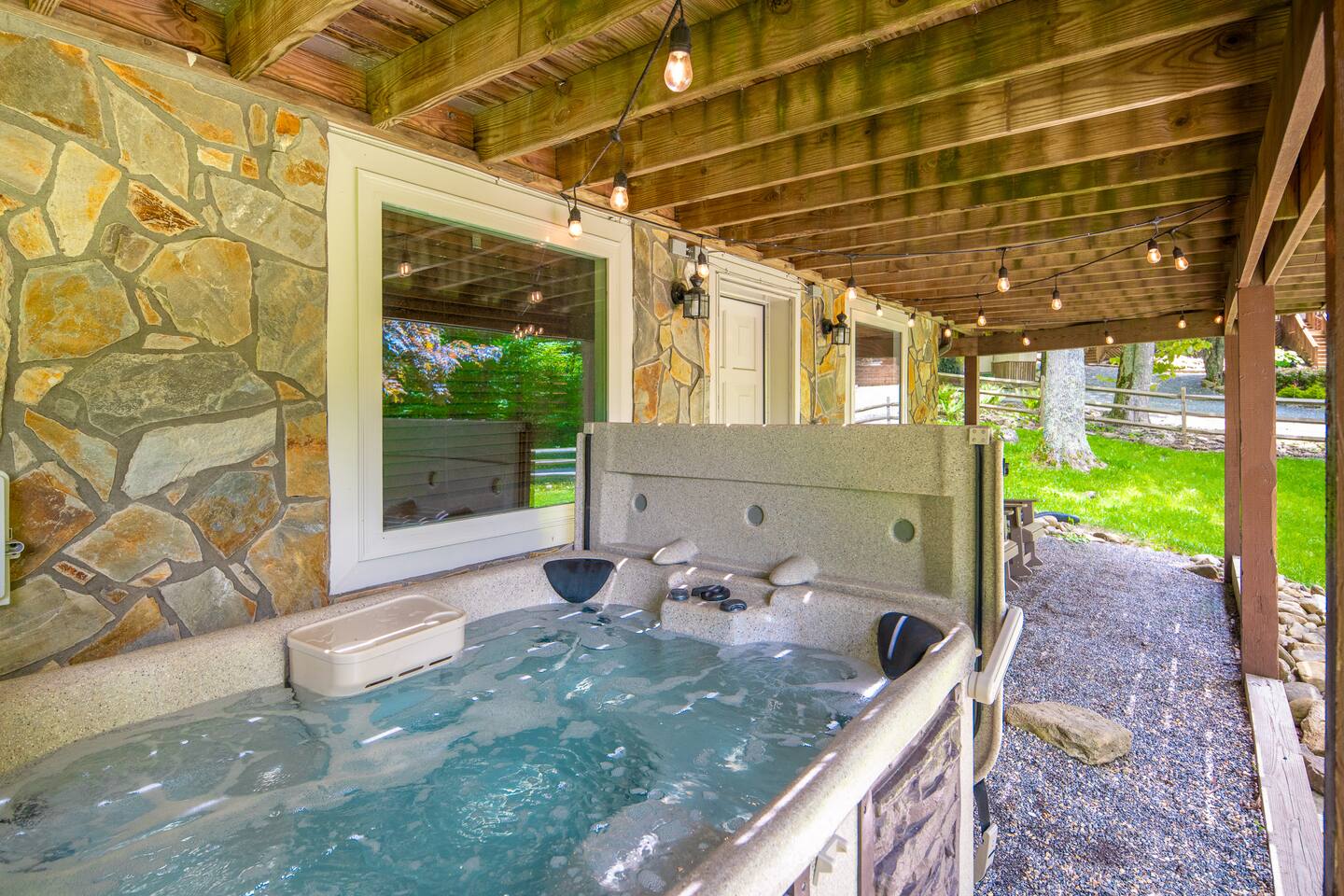 Luxury Sugar Mountain Cabin • Hot Tub & Fire Pit