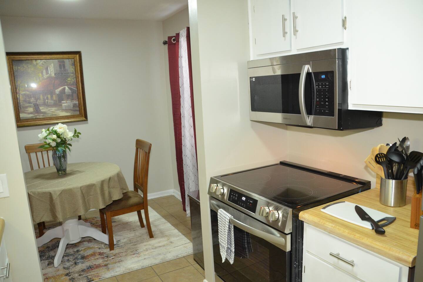 Enchanting Oasis- Near Ft. Novosel and shopping