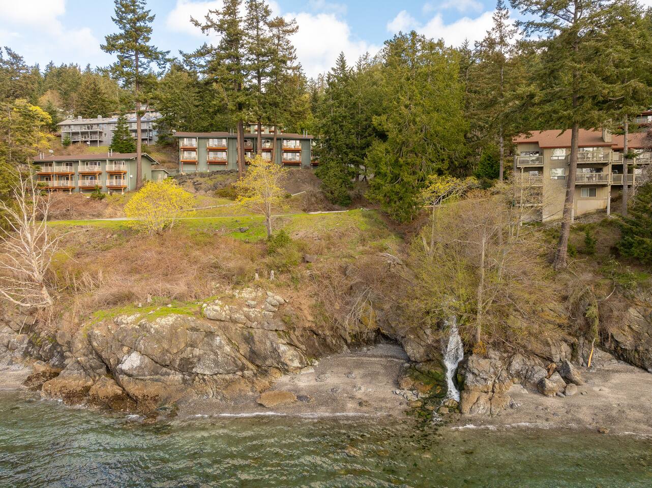 Ocean-front unit, views, hiking