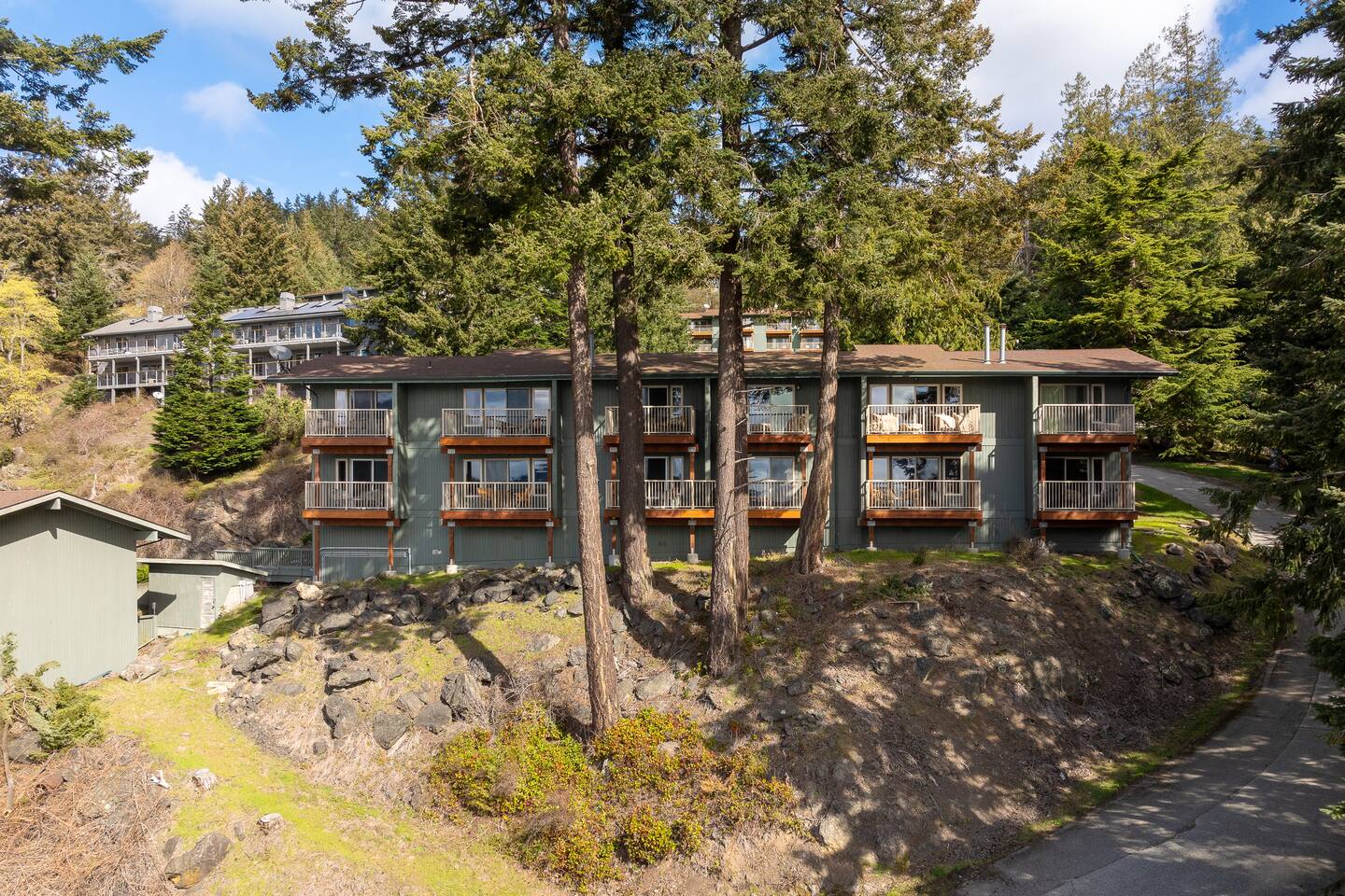 Ocean-front unit, views, hiking