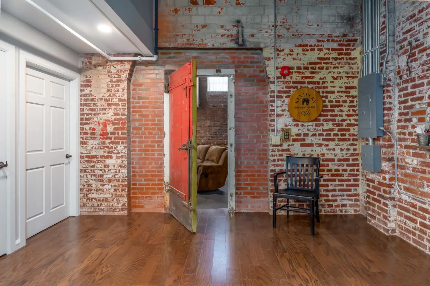 ·Old School Apartment Living