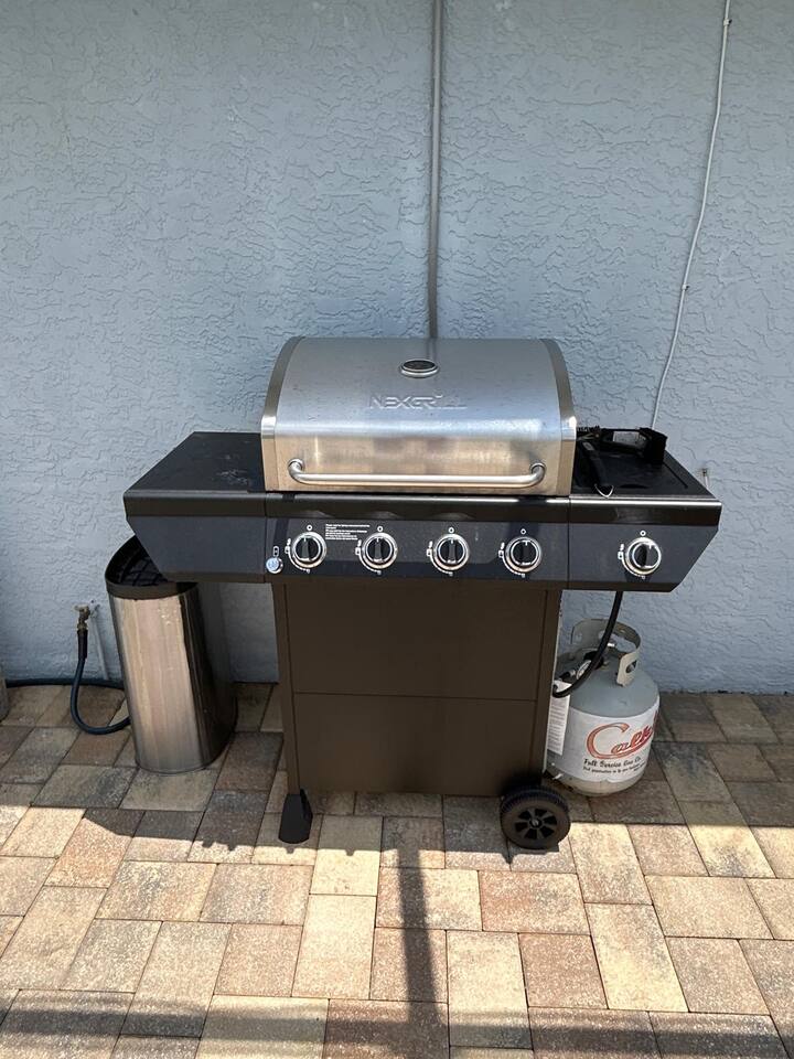 !HUGE POOL/LANAI-BBQ-WASHER/DRYER-NEAR RIVER/BEACH/GOLF/PARKS/SHOPS/RESTAURANTS!