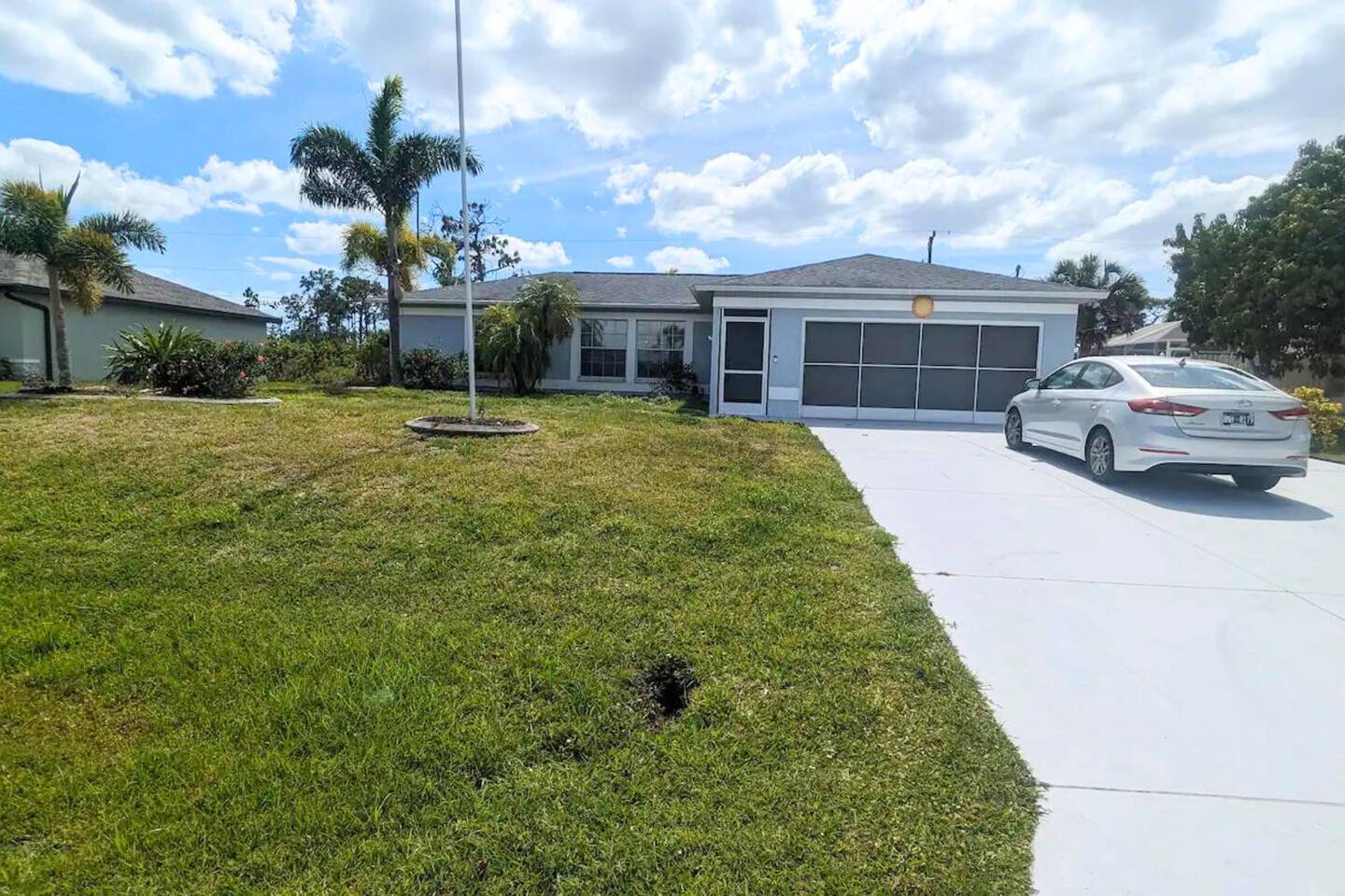 !HUGE POOL/LANAI-BBQ-WASHER/DRYER-NEAR RIVER/BEACH/GOLF/PARKS/SHOPS/RESTAURANTS!