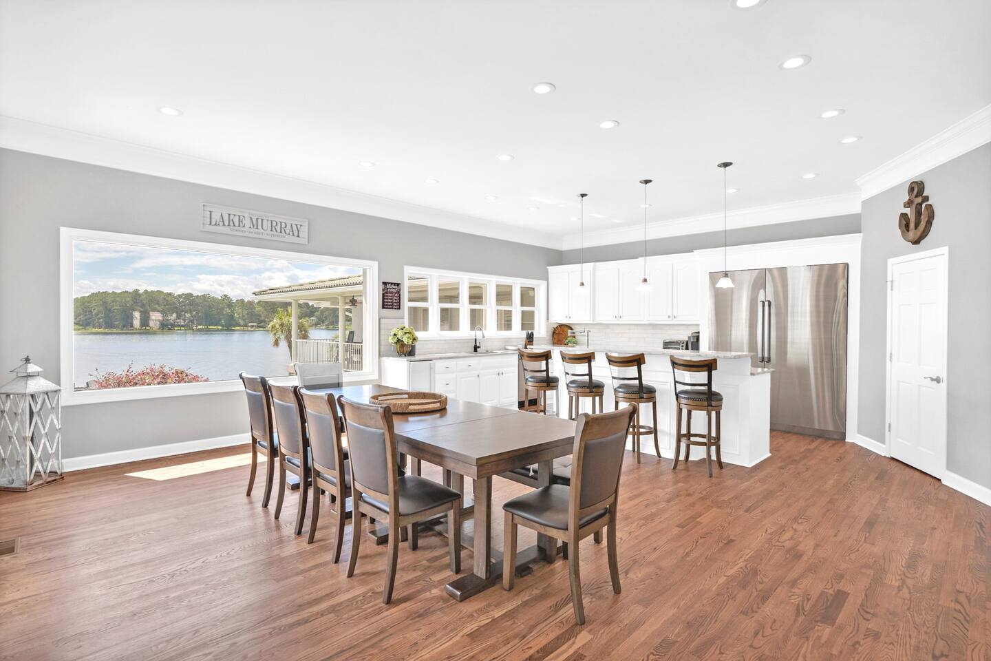 Luxury Lakefront Retreat Sleeps 18 Dock + Hot tub — Chapin — vacation rental