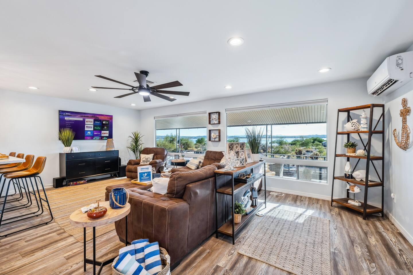 Waterfront Views | Close to Windsor | Sleeps 12