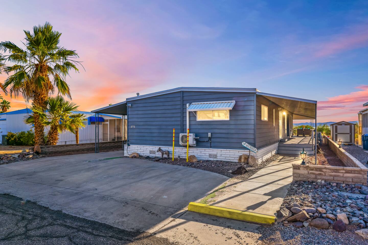 Waterfront Views | Close to Windsor | Sleeps 12
