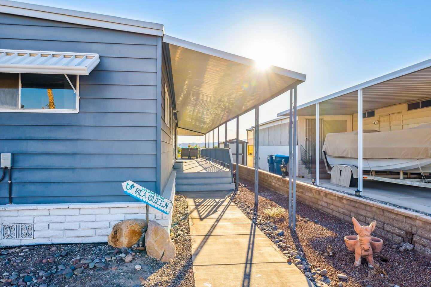 Waterfront Views | Close to Windsor | Sleeps 12