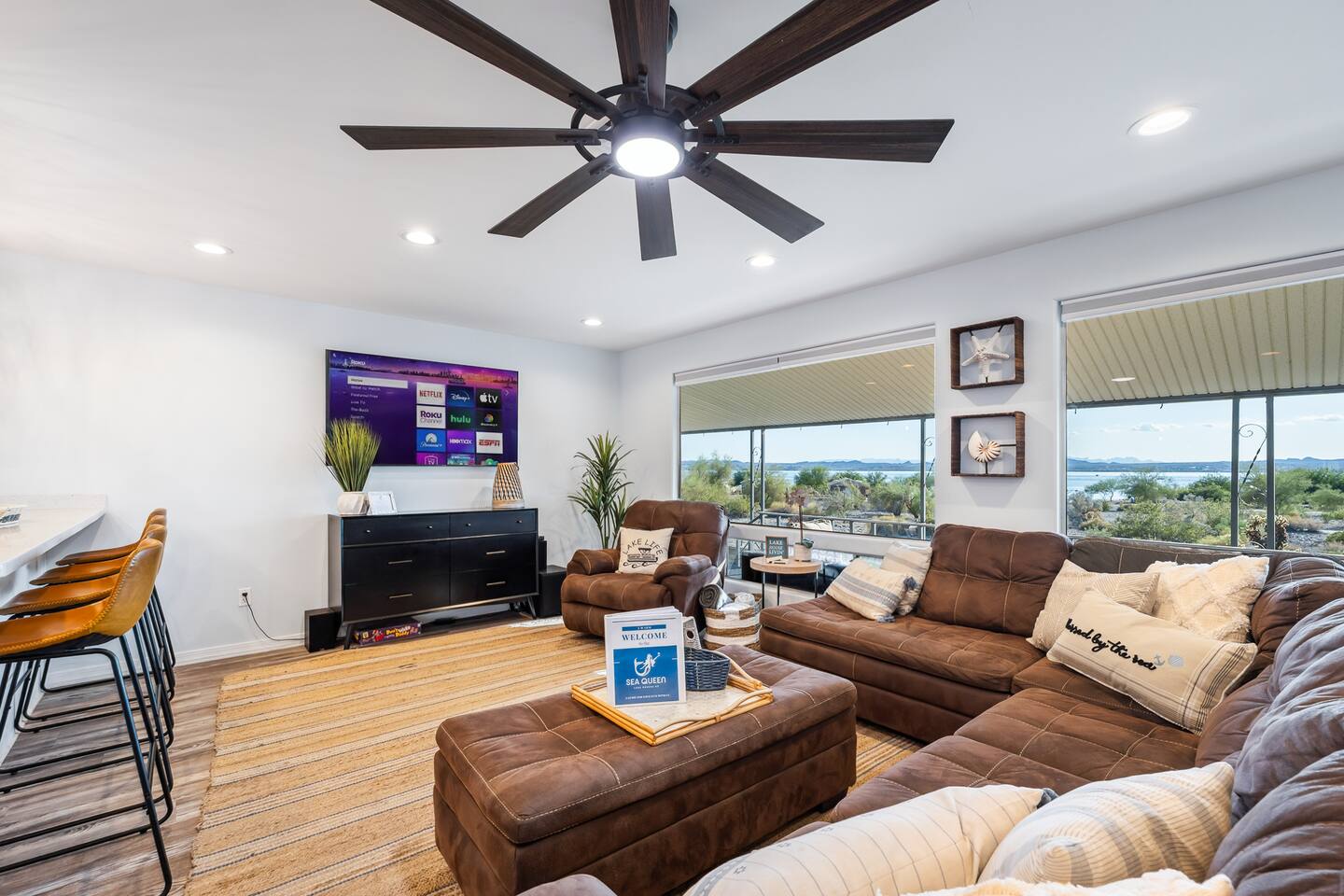 Waterfront Views | Close to Windsor | Sleeps 12