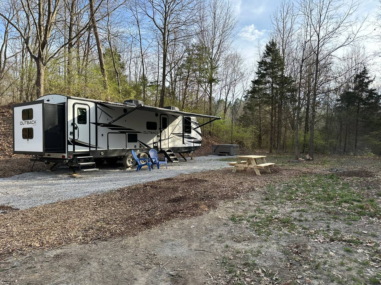 Glamping W/Hotub, pool, & lake