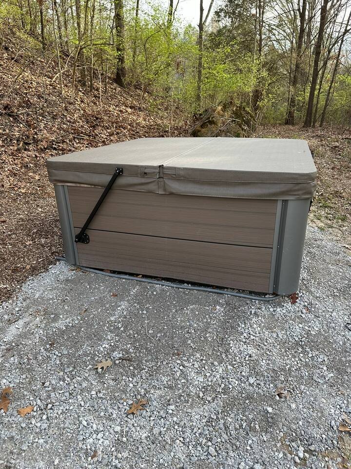 Glamping W/Hotub, pool, & lake