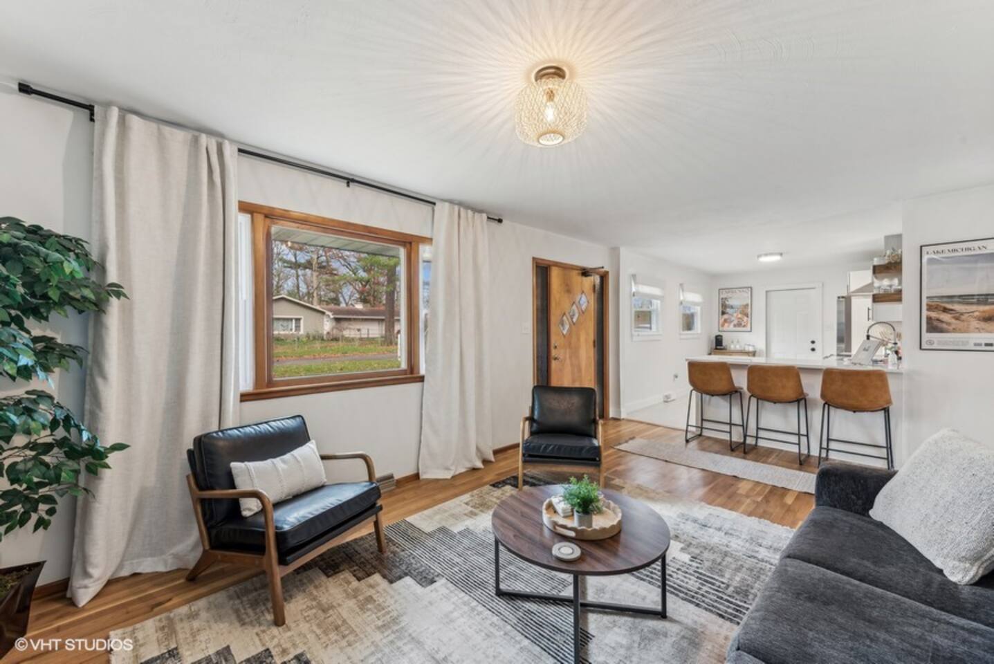 Blocks to Town, Game Room, Firepit, Huge Backyard