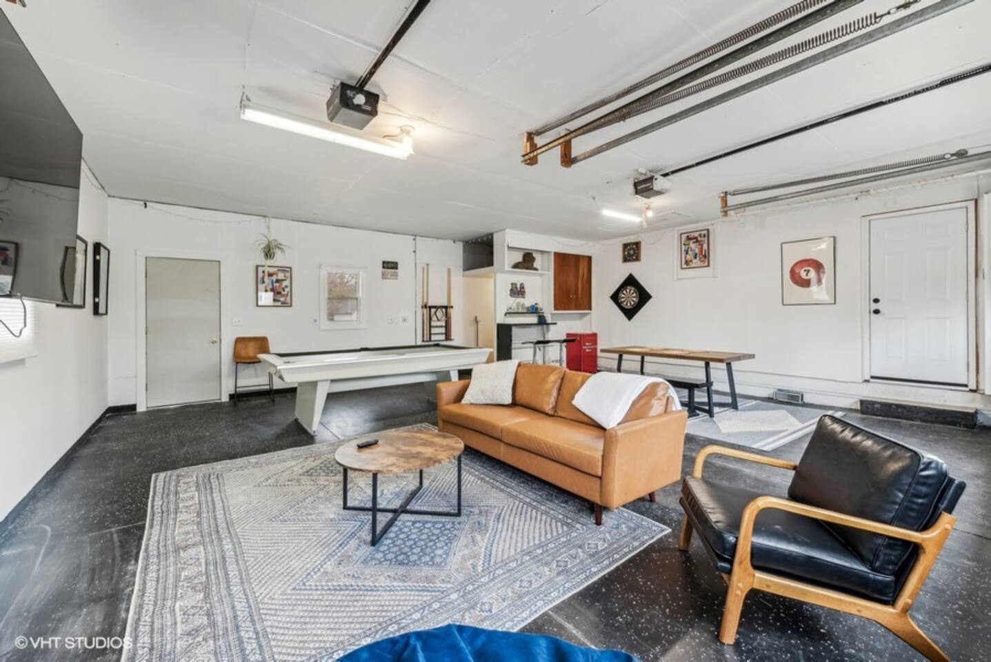 Blocks to Town, Game Room, Firepit, Huge Backyard