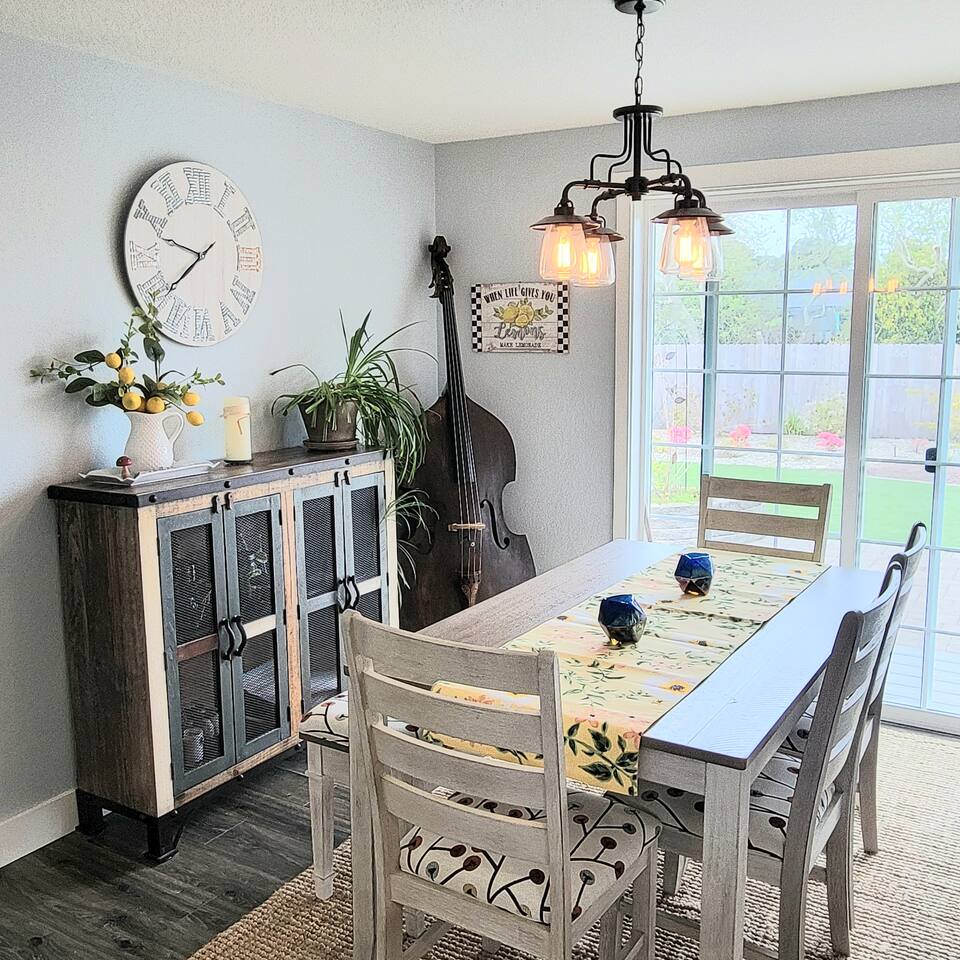 Family/work friendly~Walk to beach, huge yard!