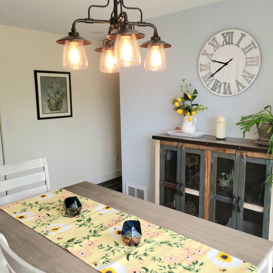Family/work friendly~Walk to beach, huge yard!