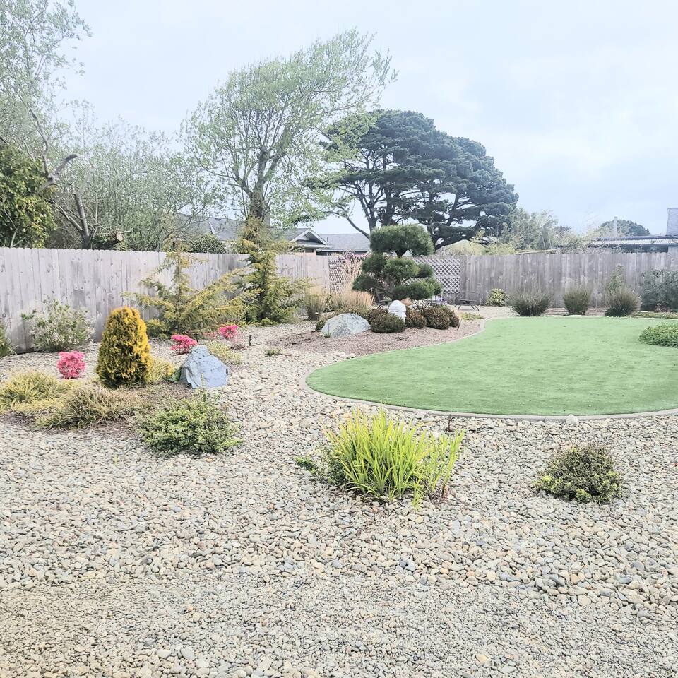 Family/work friendly~Walk to beach, huge yard!