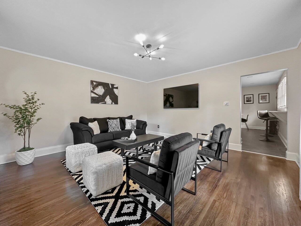 Black and white chic retreat