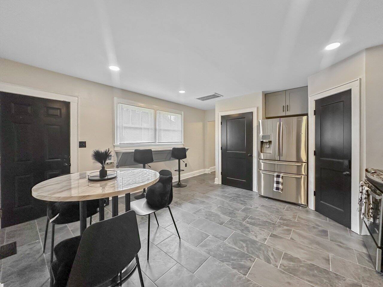 Black and white chic retreat