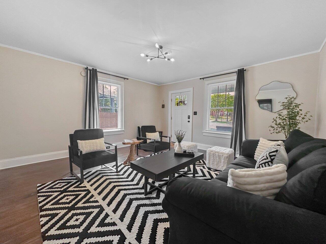 Black and white chic retreat