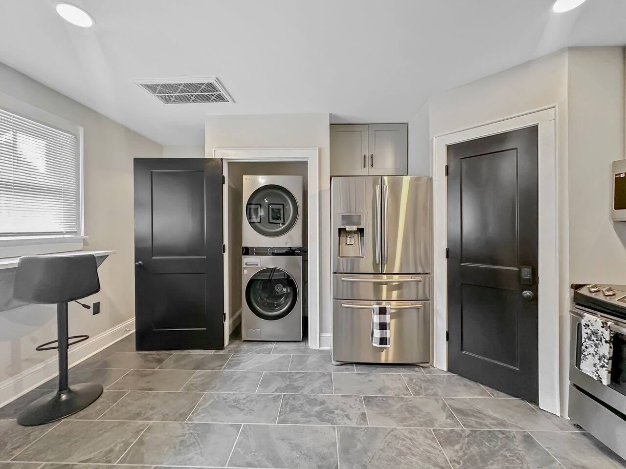Black and white chic retreat