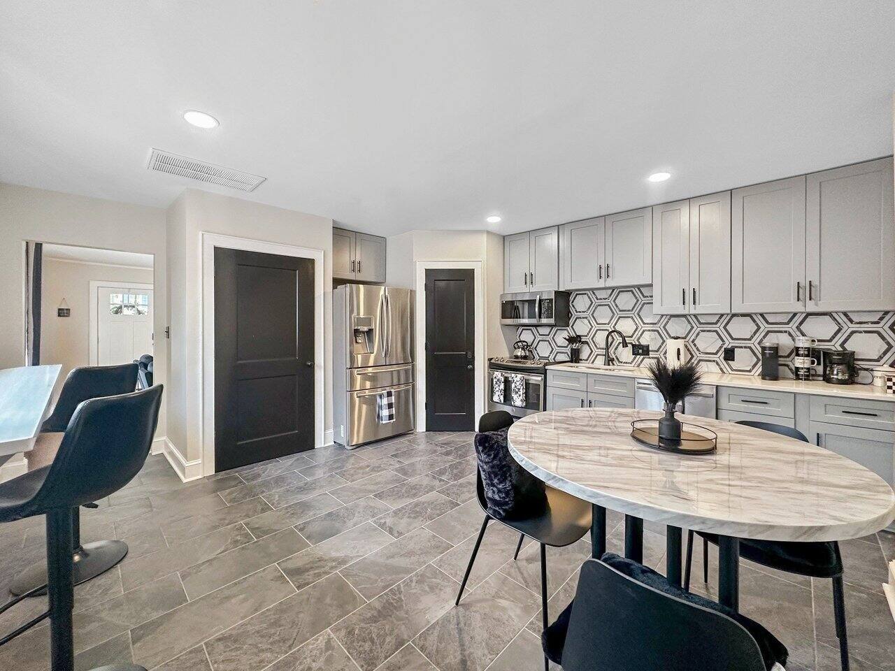 Black and white chic retreat