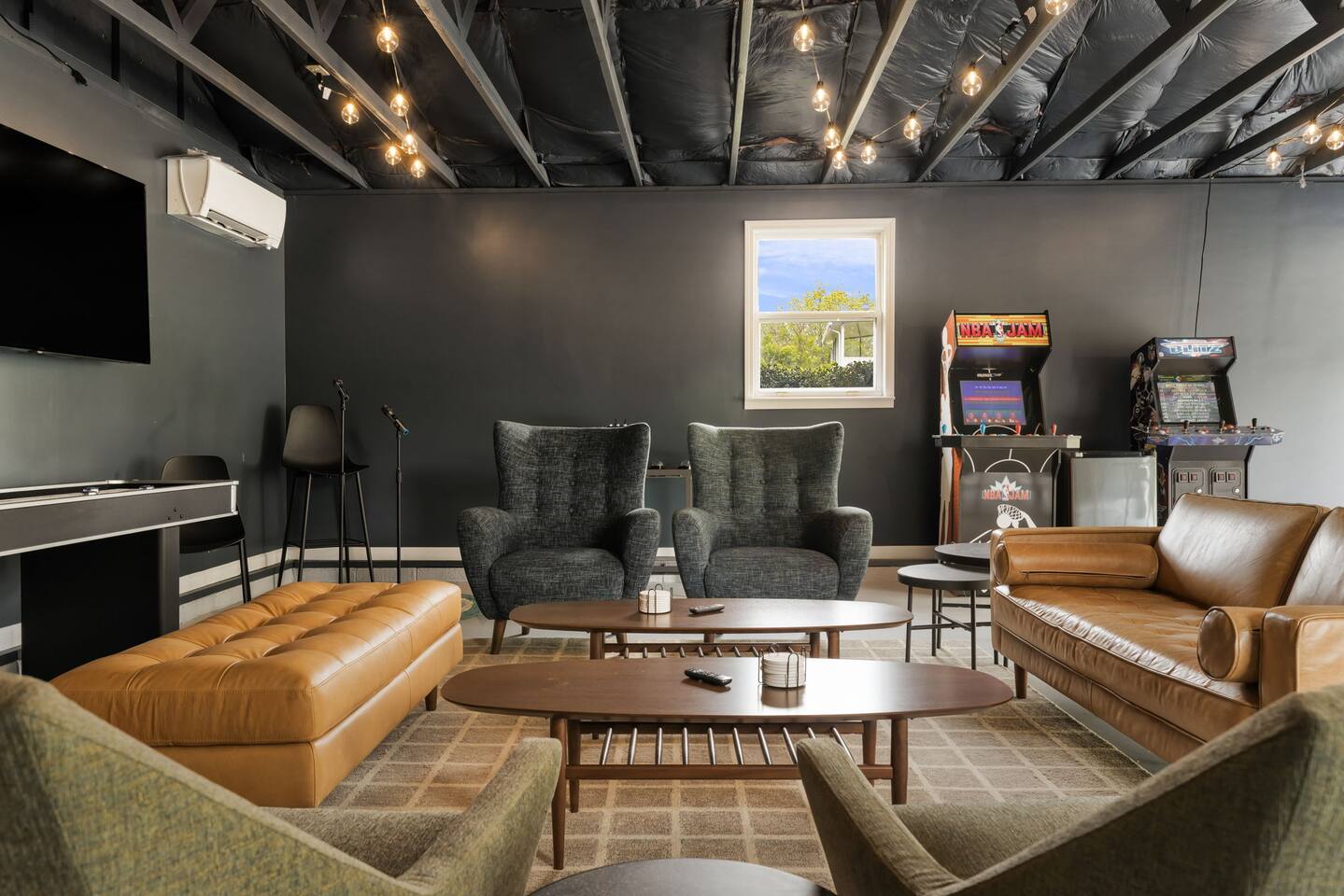 Sauna & Hot Tub Chalet with Game Room, 6BR