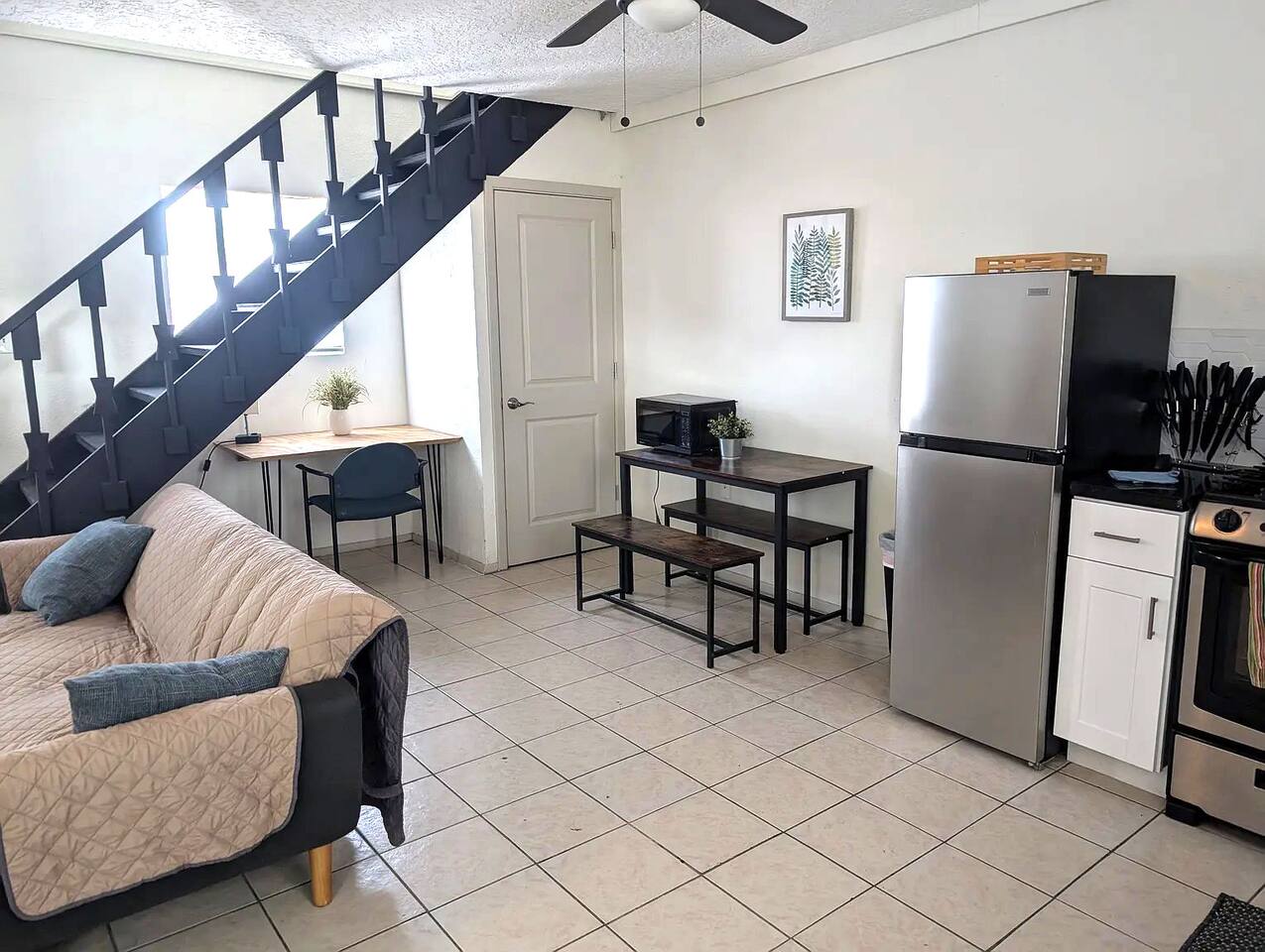 Chic Downtown Apart w/King Bed & In-Unit Laundry