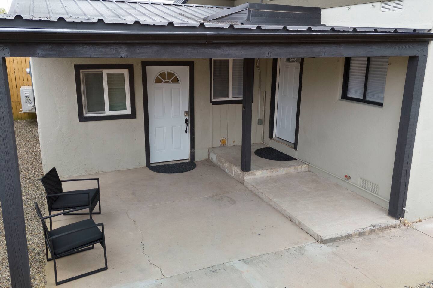 Chic Downtown Apart w/King Bed & In-Unit Laundry