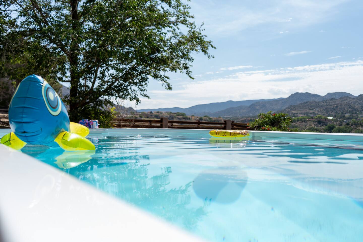 》3400sqft w/Heated Pool & Hot Tub, & Mtn Views