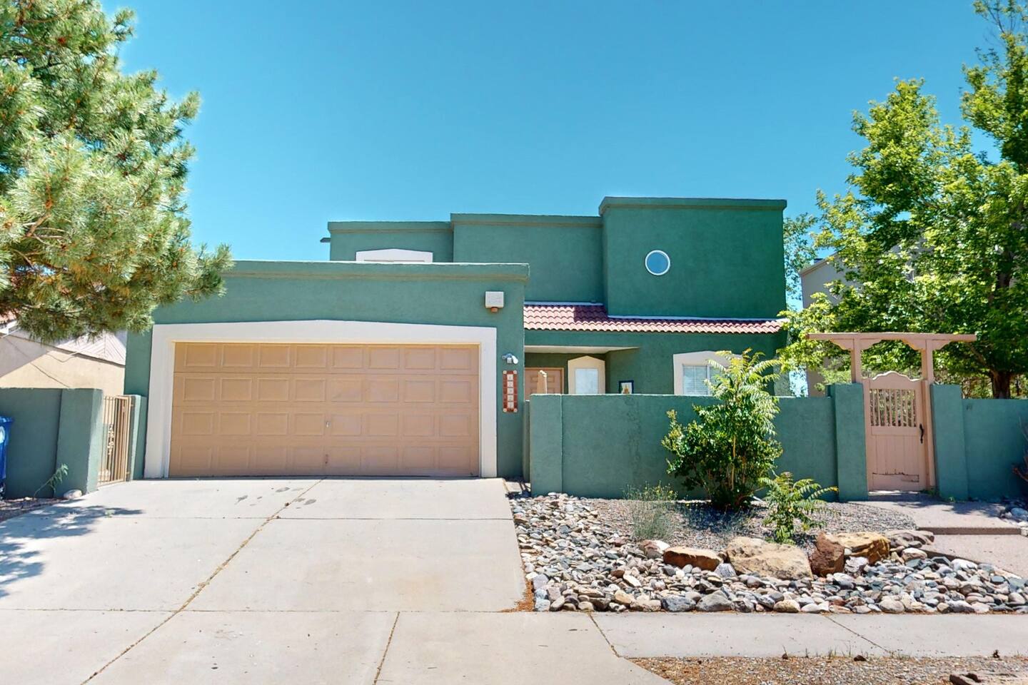 》3400sqft w/Heated Pool & Hot Tub, & Mtn Views