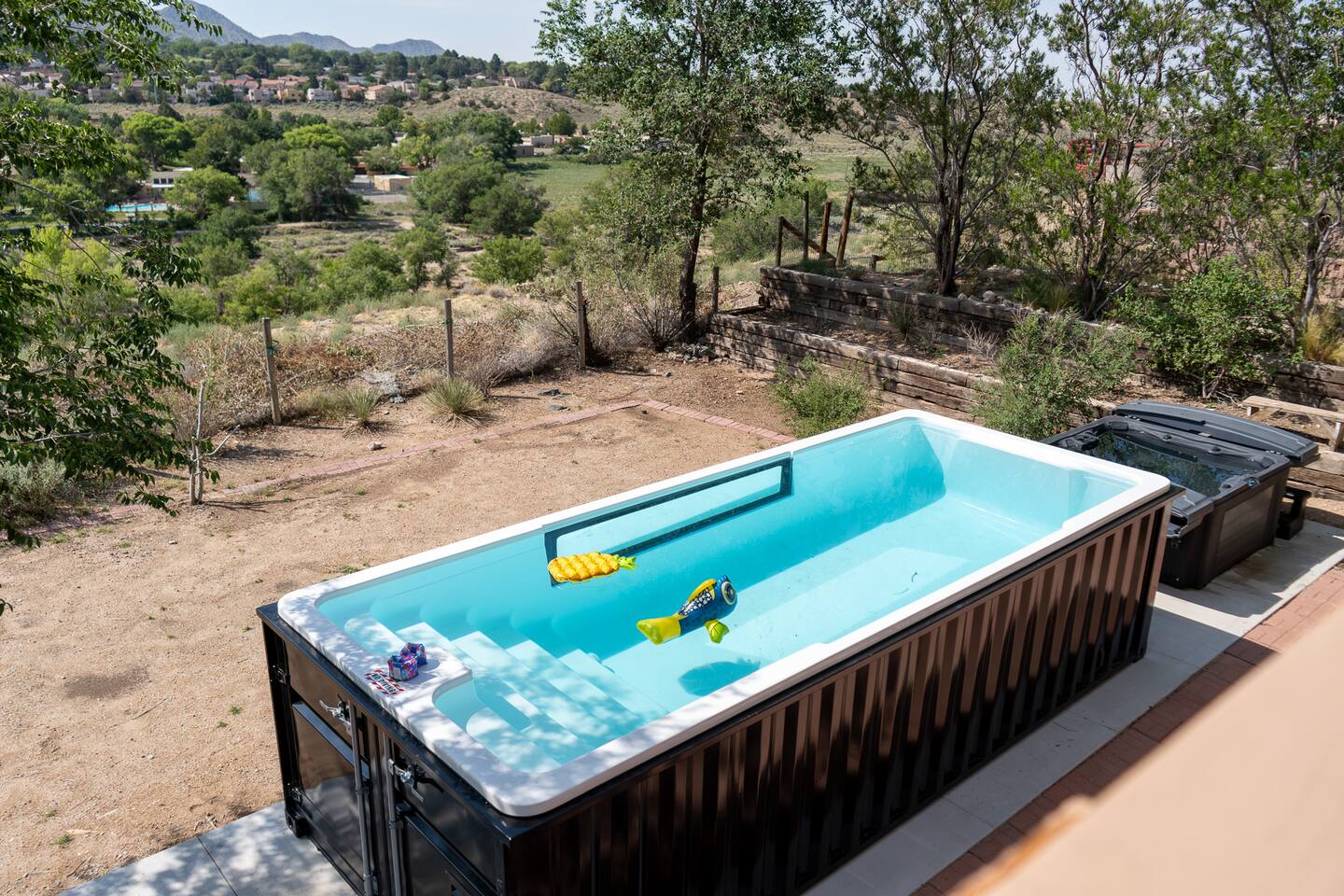 》3400sqft w/Heated Pool & Hot Tub, & Mtn Views