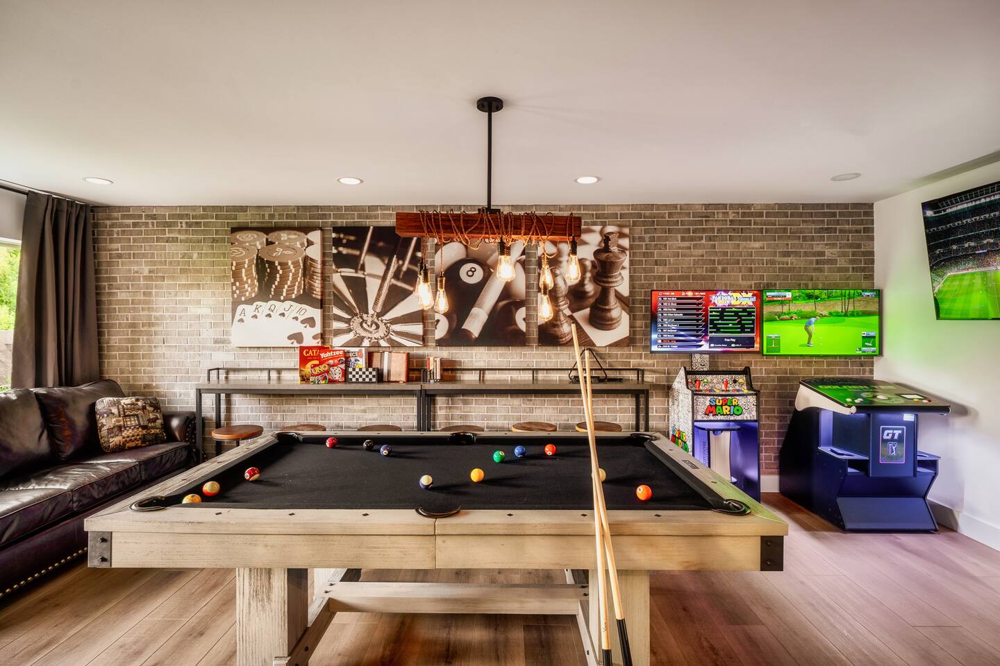 Unbeatable Views| Jacuzzi| Gameroom| Firepits