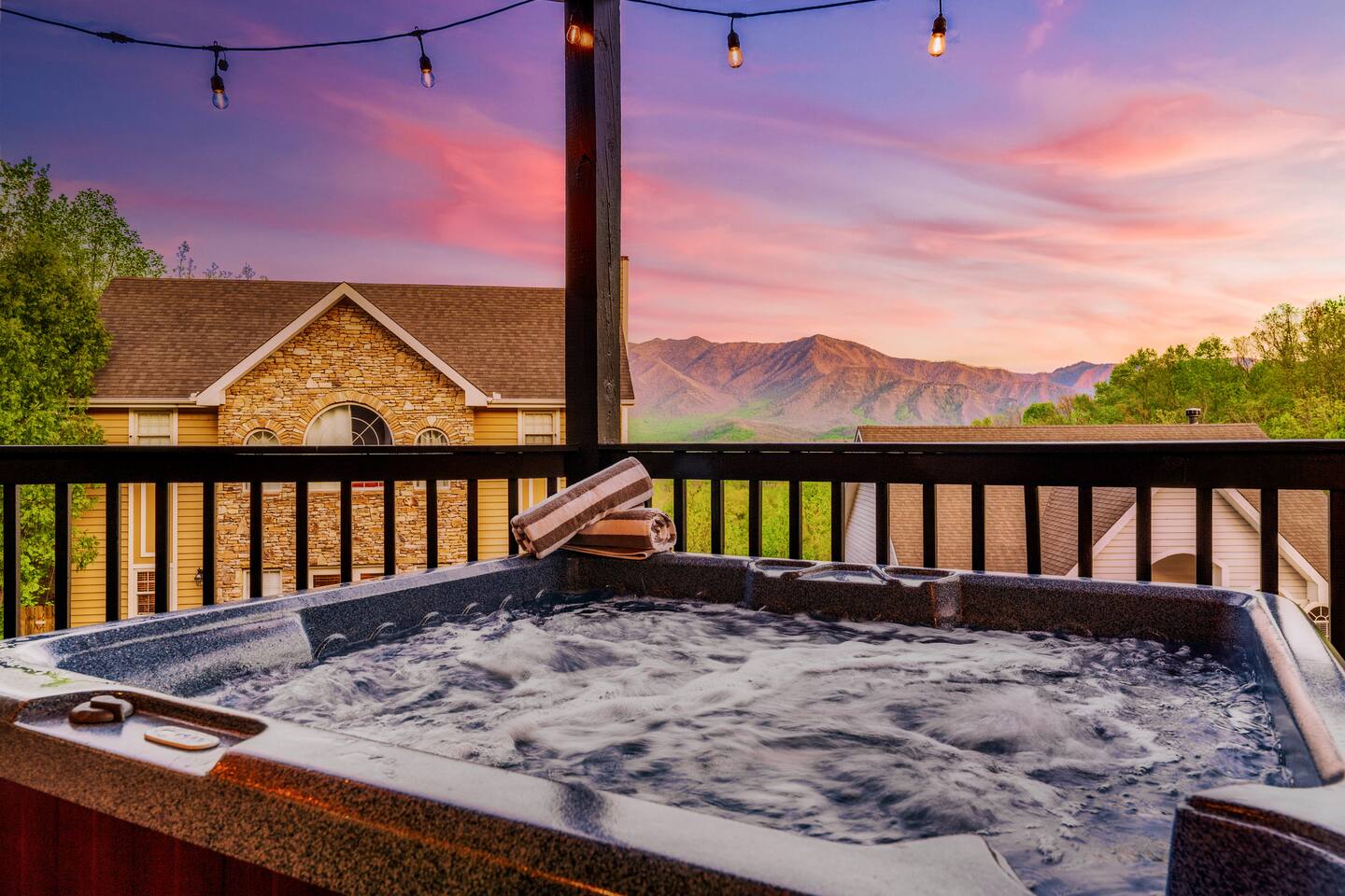 Unbeatable Views| Jacuzzi| Gameroom| Firepits