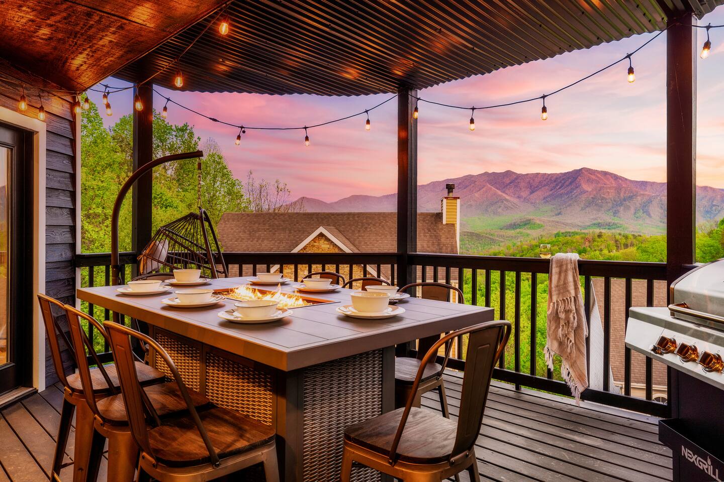 Unbeatable Views| Jacuzzi| Gameroom| Firepits