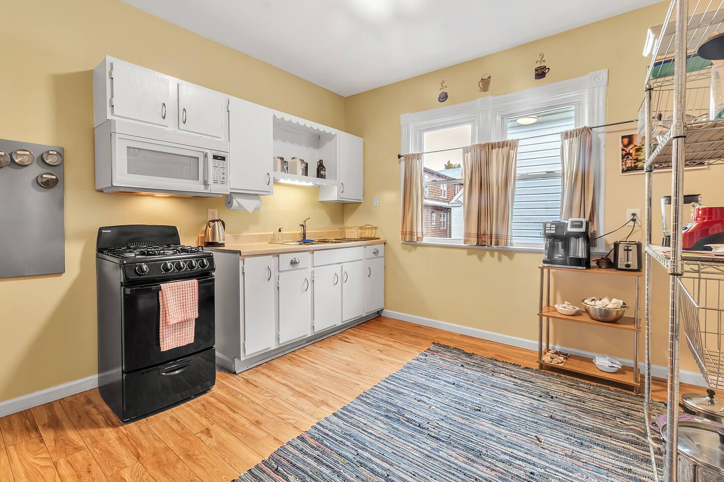 Best Location! Walk Score 90 | Comfy Beds | TV
